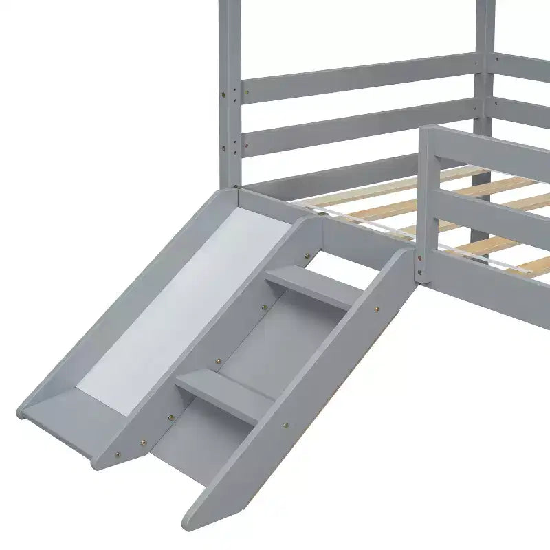 Letto a soppalco basso per ragazzi con scivolo, scala, ringhiere di sicurezza, struttura a tetto in stile casetta, 81.7L x 67.6W