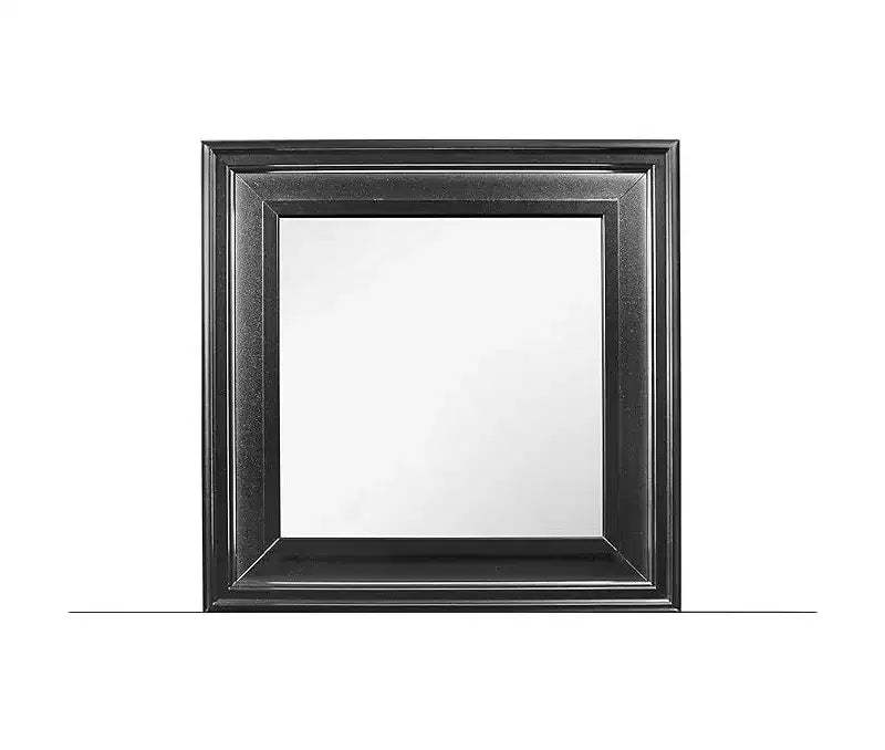 Specchio con cornice sottile, bianco metallizzato, per una camera da letto moderna e di tendenza